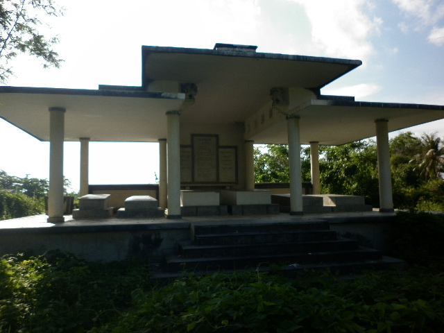 Khu[-]mộ[-]của[-]dòng[-]họ[-]Trần[-]Trinh[-]tại[-]ấp[-]Cái[-]Dầy,[-]thị[-]trấn[-]Châu[-]Hưng,[-]huyện[-]Vĩnh[-]Lợi[-]cách[-]trung[-]tâm[-]TP.Bạc[-]Liêu[-]chưa[-]tới[-]2km.
